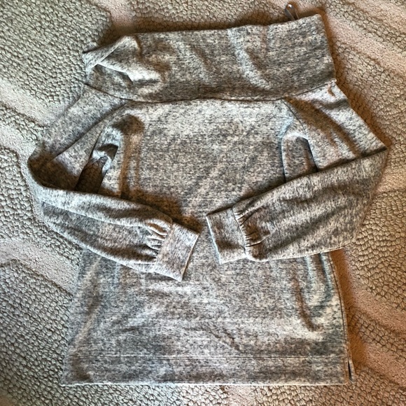 Off the shoulder casual sweater - Picture 1 of 2